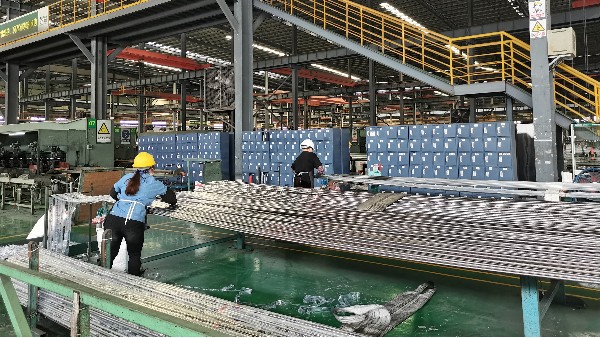 不銹鋼裝飾管和不銹鋼工業(yè)管之間有什么不同？